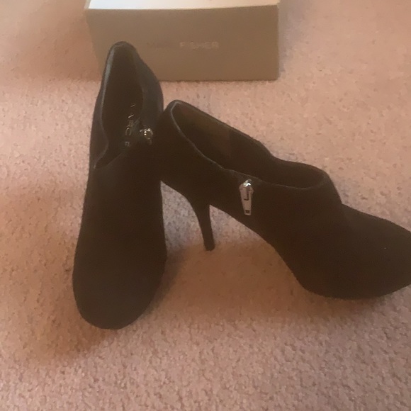 Shoe - Picture 2 of 2